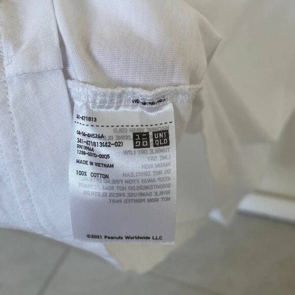 Uniqlo PEANUTS HAWAII UT Graphic T-Shirt - Picture 4 of 5